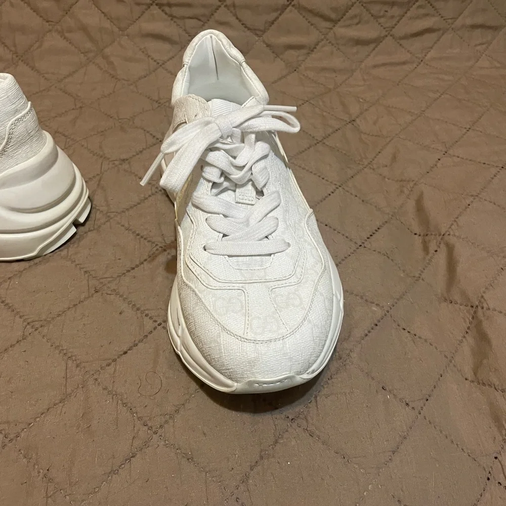 Authentic Gucci White GG Supreme Canvas Rhyton Sneakers - Picture 7 of 13